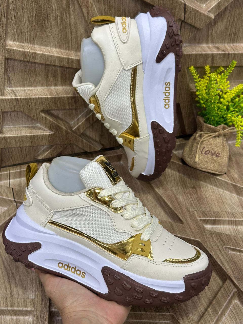 Tenis Adidas para Mujer MT Beige con Dorado